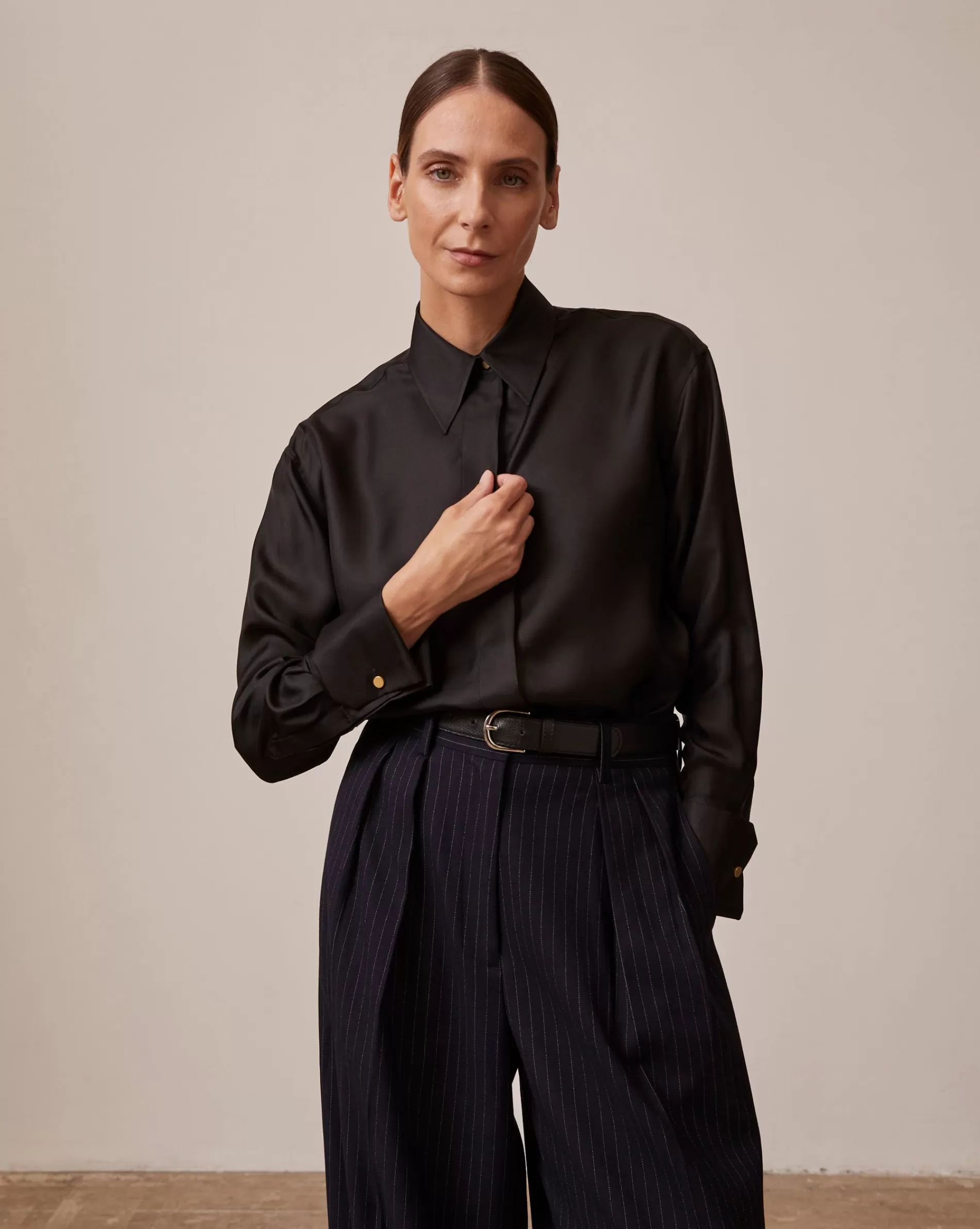 Figaret Paris Colors And Patterns·Plain Shirts | Fabrics·Silk Shirts | Chemise Irisa Gorge Cachée En Soie e Noir
